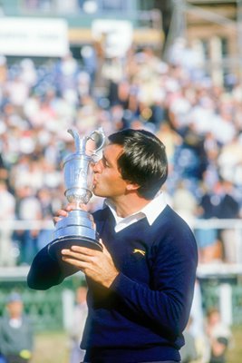 Seve kisses Clartet Jug St Andrews 1984