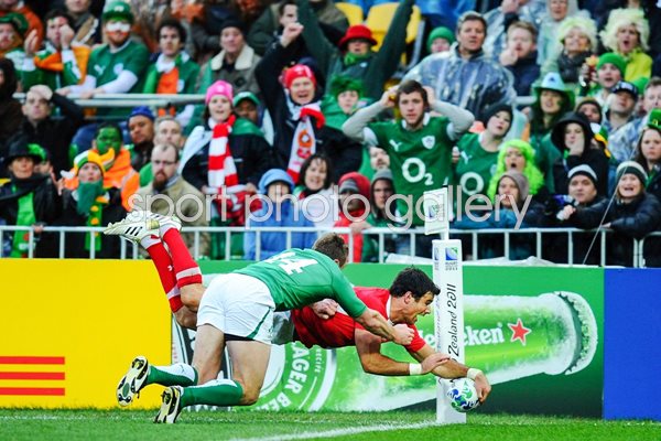 Mike Phillips scores for Wales Quarter Final