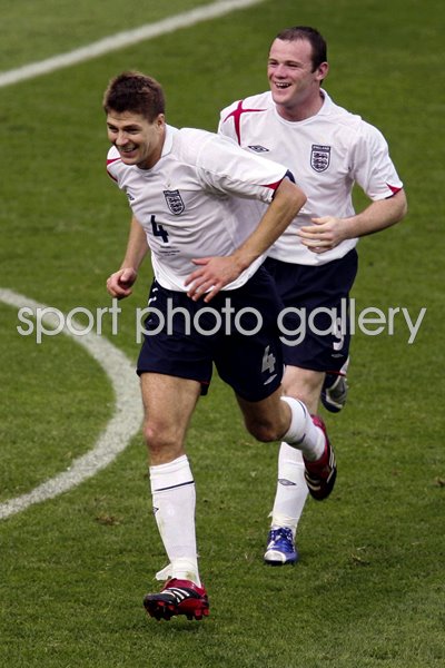 Steven Gerrard celebrates
