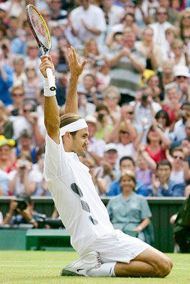 Roger Federer wins first Wimbledon 