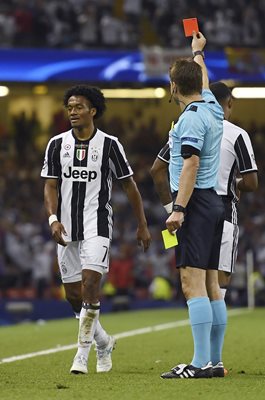 Juan Cuadrado Juventus Red Card Champions League Final 2017