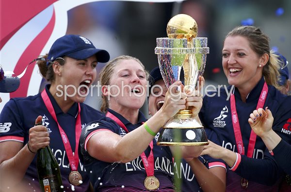 Women's Cricket Photo | Cricket Posters | Heather Knight