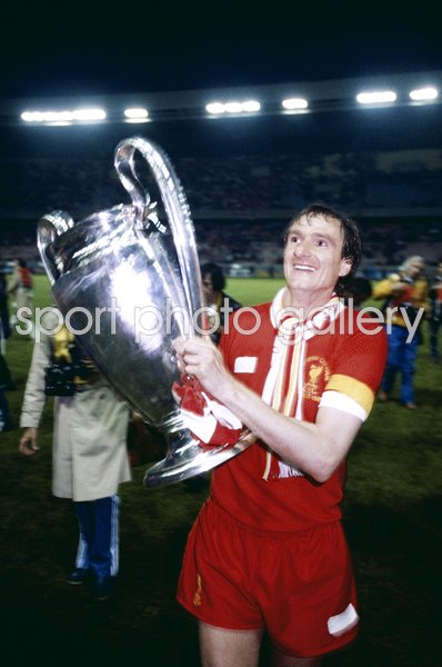 Phil Thompson Liverpool Captain European Cup Paris 1981 Images