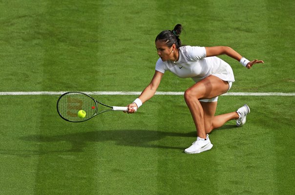Emma Raducanu Great Britain low forehand Wimbledon 2022