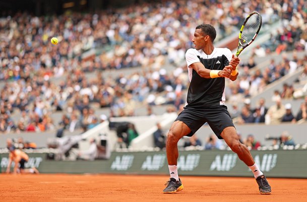 Felix Auger-Aliassime Canada backhand v Carlos Alcaraz French Open Paris 2024