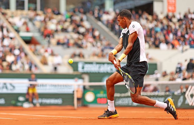 Felix Auger-Aliassime backhand v Carlos Alcaraz French Open Paris 2024