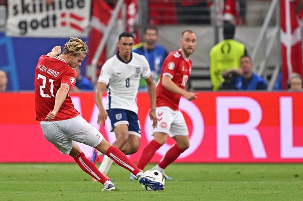 Morten Hjulmand Denmark scores stunning goal v England Frankfurt EURO 2024