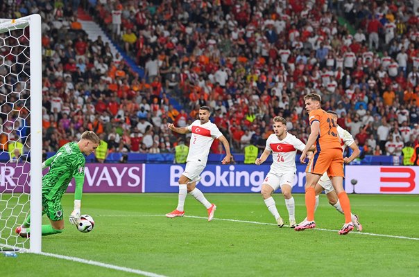 Bart Verbruggen Netherlands stunning late reflex save v Turkey Quarter-Final EURO 2024