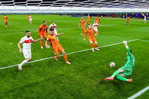 Bart Verbruggen Netherlands wonder save v Turkey Quarter Final EURO 2024