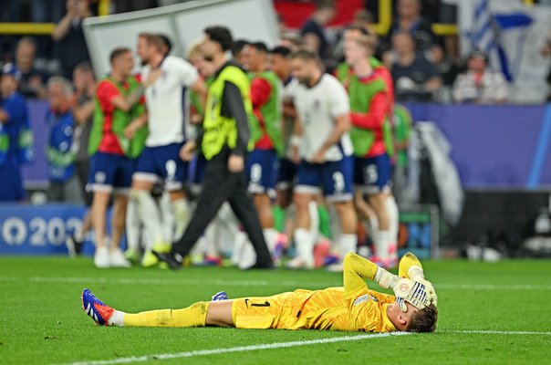 Bart Verbruggen Netherlands despair as England celebrate Semi-Final win EURO 2024