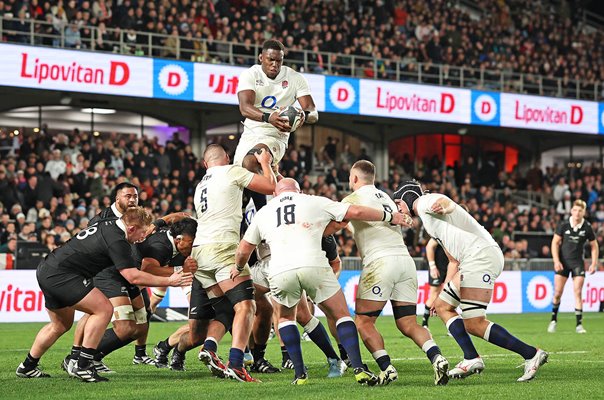 Maro Itoje England wins line out ball v New Zealand Eden Park Auckland 2024