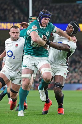 Ryan Baird Ireland holds off Maro Itoje England Dublin Six Nations 2025