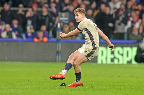 Fin Smith England kicks match winning conversion v France Twickenham Six Nations 2025