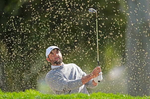 Scottie Scheffler USA makes eagle from bunker on 6th hole Round 2 Torrey Pines 2025