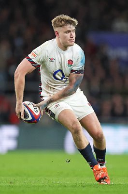 Fin Smith England on the ball v Scotland Twickenham Six Nations 2025