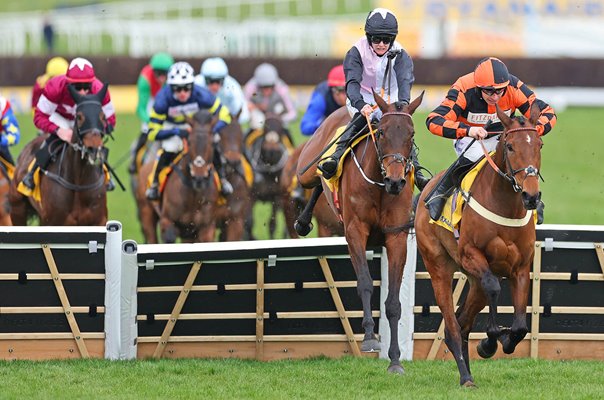 Rachael Blackmore & Air of Entitlement win Ryanair Mares' Novices' Hurdle Cheltenham 2025