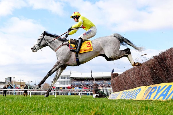 Harry Cobden & Caldwell Potter win Jack Richards Novices' Limited Handicap Chase Cheltenham 2025