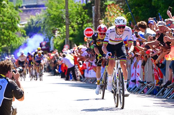 Tadej Pogacar leads Jonas Vingegaard Stage 4 Tour de France 2025