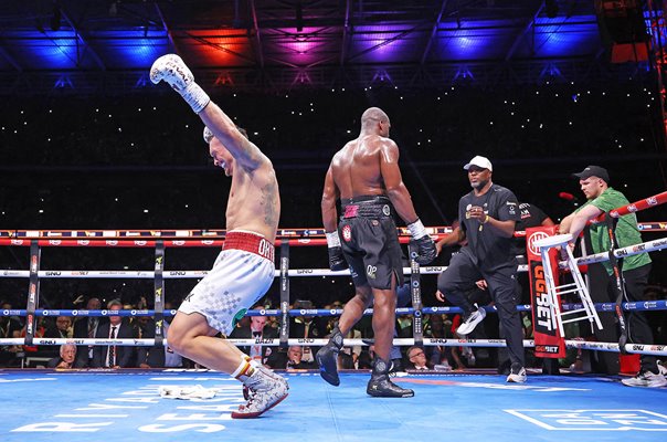 Oleksandr Usyk Ukraine celebrates Daniel Dubois win Wembley Stadium 2025