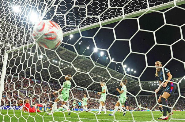 Michelle Agyemang England scores equaliser v Italy semi-final Geneva Women's EURO 2025