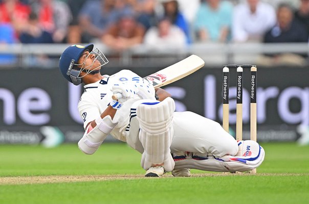 Yashasvi Jaiswal India ducking scoop v England 4th Test Old Trafford 2025