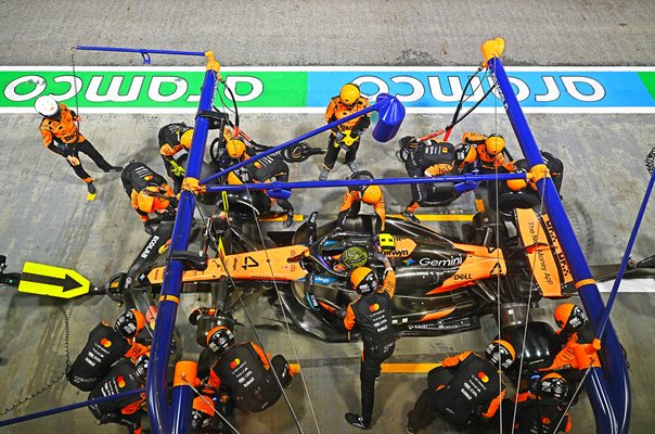 Lando Norris Great Britain McLaren Pit Stop Singapore Grand Prix 2025