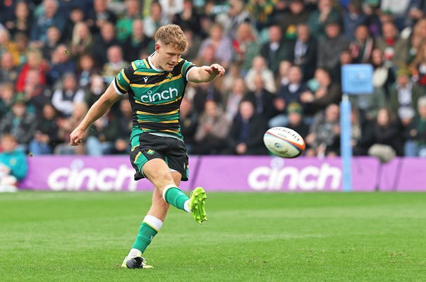 Fin Smith Northampton Saints kicks v Leicester Gallagher PREM 2025