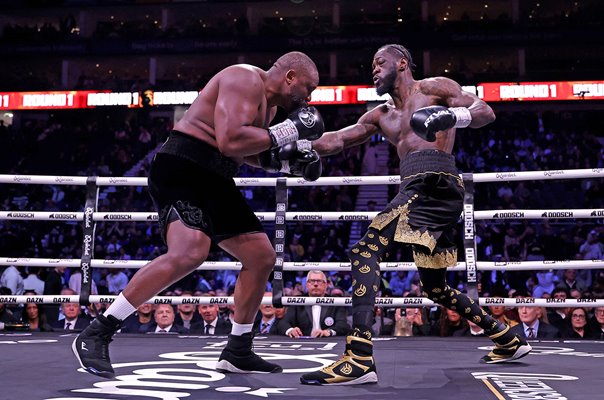 Deontay Wilder punches Dereck Chisora epic heavyweight fight London 2026