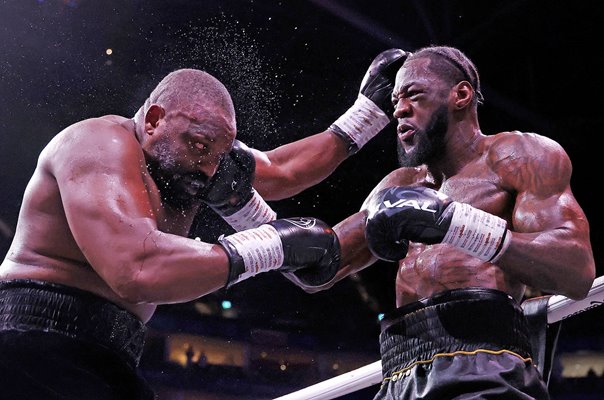 Deontay Wilder punches Dereck Chisora heavyweight fight London 2026