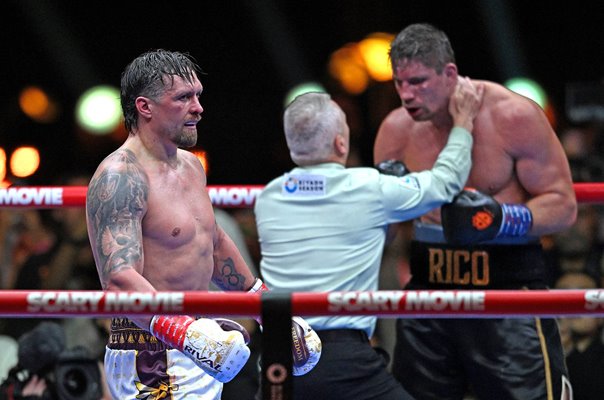 Referee stops Oleksandr Usyk v Rico Verhoeven Cairo Egypt 2026