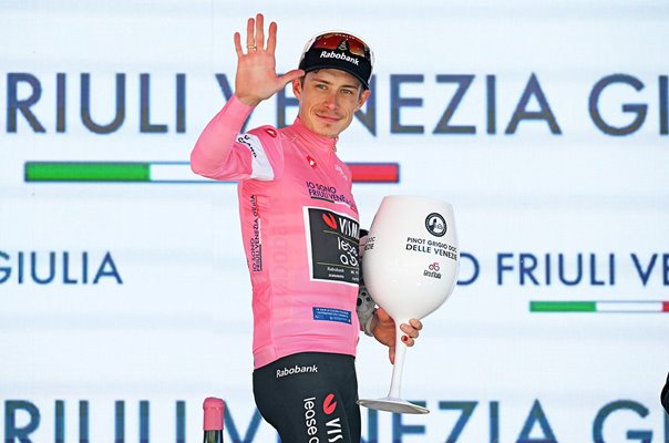 Jonas Vingegaard Denmark takes Pink Jersey lead Stage 14 Giro 2026