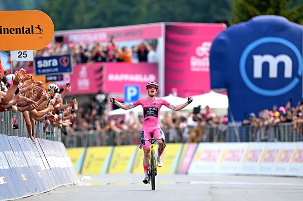 Jonas Vingegaard Denmark celerates Stage 20 win Giro d'Italia 2026
