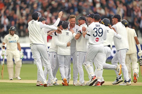 Ollie Robinson England celebrates Rachin Ravindra wicket Lord's 2026