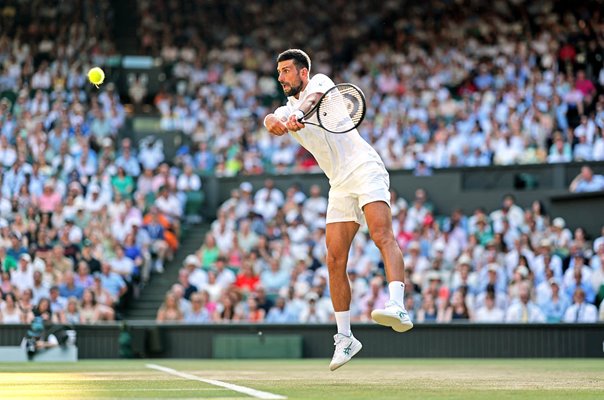 Novak Djokovic backhand v Felix Auger-Aliassime Wimbledon 2026