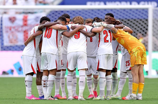 England team huddle v Norway quarter final Miami World Cup 2026