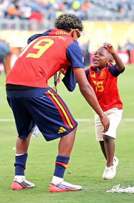 Lamine Yamal Spain celebrates with younger brother Keyne World Cup Final 2026